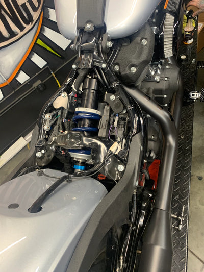 2018-2022 Harley-Davidson Softail JRi Dual Adjustable Shock 13.5” Eye to Eye - Arnott® Motorcycle Air Suspension